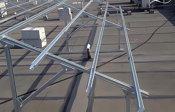 What are the advantages of photovoltaic brackets